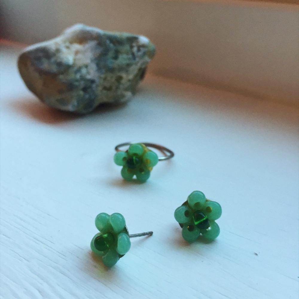 VINTAGE Jade Bead Flower & Ring Set
